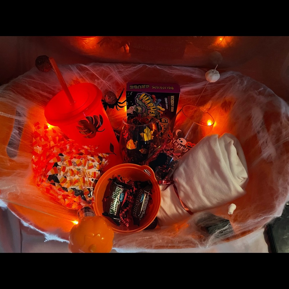 Custom spooky baskets!Send your price for a basket